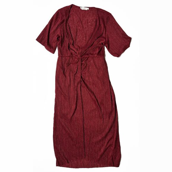 All in Favor Dolman Plisse Textured Short Sleeve Burgundy Midi Dress Medium - Picture 4 of 15